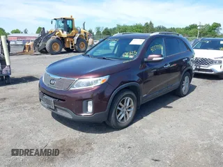 2015 Kia Sorento LX z VIN 5XYKTCA60FG638823, wystawiony jako IAAI lot #42277546 z przebiegiem 147 444 mil mil oraz . Historia ofert i sprzedaży dostępna na DreamBid. Obrazek 18.