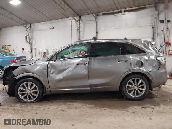 2018 Kia Sorento SX with VIN 5XYPKDA54JG390445, listed as a IAAI auction lot 41755347 with 147,691 mi miles and . Bid and sale history available at carsss.com. Image 15.