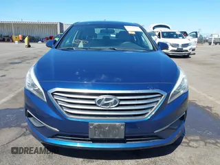 2017 Hyundai Sonata SE z VIN 5NPE24AF7HH559408, wystawiony jako IAAI lot #42297880 z przebiegiem Nie podano mil oraz . Historia ofert i sprzedaży dostępna na DreamBid. Obrazek 12.