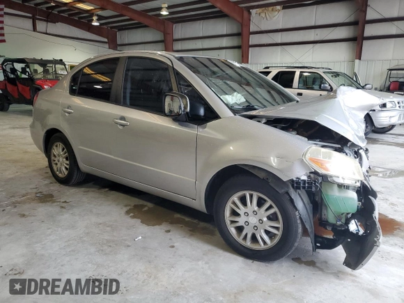 2012 Suzuki SX4 LE z VIN JS2YC5A34C6304150, wystawiony jako Copart lot #48629255 z przebiegiem 104 658 mil mil oraz Szkoda całkowita • Salvage title. Historia ofert i sprzedaży dostępna na DreamBid. Obrazek 4.