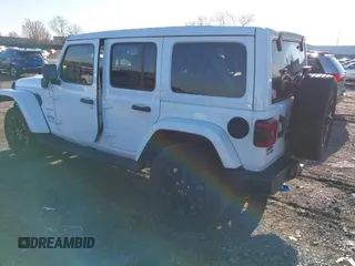 2023 Jeep Wrangler Sahara z VIN 1C4JJXP6XPW579817, wystawiony jako IAAI lot #41740203 z przebiegiem 19 716 mil mil oraz . Historia ofert i sprzedaży dostępna na DreamBid. Obrazek 3.