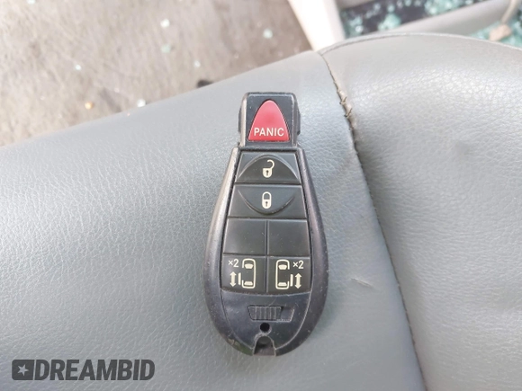 2011 Volkswagen Routan SE z VIN 2V4RW3DG9BR717557, wystawiony jako IAAI lot #41923050 z przebiegiem 155 797 mil mil oraz . Historia ofert i sprzedaży dostępna na DreamBid. Obrazek 11.