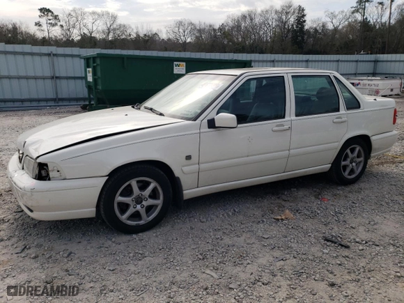 2000 Volvo S70 with VIN YV1LS61J5Y2633332, listed as a Copart auction lot 46579235 with 124889 miles and Salvage Title. Bid and sale history available at carsss.com. Image 1.