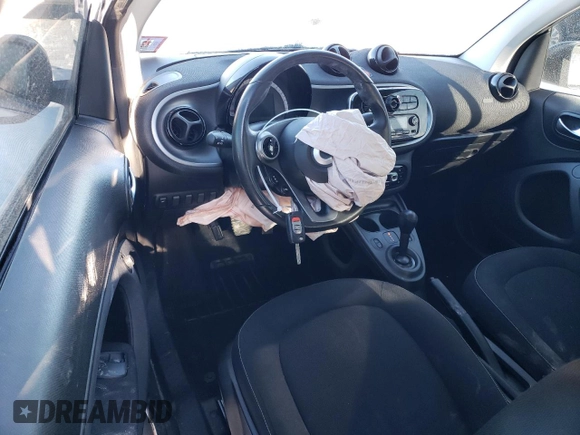 2017 Smart fortwo Passion with VIN WMEFK5DA6HK153469, listed as a Copart auction lot 41960805 with 34,089 mi miles and Salvage title. Bid and sale history available at DreamBid. Image 8.
