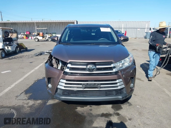 2017 Toyota Highlander XLE with VIN 5TDJZRFH4HS419151, listed as a IAAI auction lot 42181305 with 71,564 mi miles and . Bid and sale history available at DreamBid. Image 13.