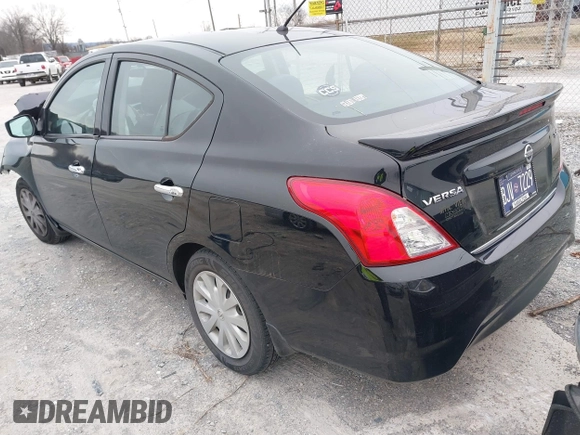 2019 Nissan Versa SV z VIN 3N1CN7APXKL817066, wystawiony jako IAAI lot #41387531 z przebiegiem 57 197 mil mil oraz . Historia ofert i sprzedaży dostępna na DreamBid. Obrazek 3.