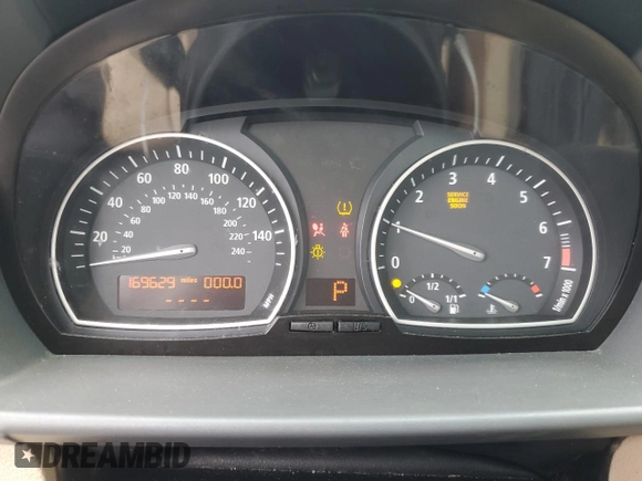 2004 BMW X3 3.0i z VIN WBXPA93424WC32669, wystawiony jako Copart lot #53979825 z przebiegiem 169 629 mil mil oraz Czysty tytuł • Clean title. Historia ofert i sprzedaży dostępna na DreamBid. Obrazek 9.