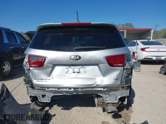 2019 Kia Sorento LX V6 with VIN 5XYPG4A59KG558518, listed as a IAAI auction lot 41808458 with 110,454 mi miles. Bid and sale history available at carsss.com. Image 17.
