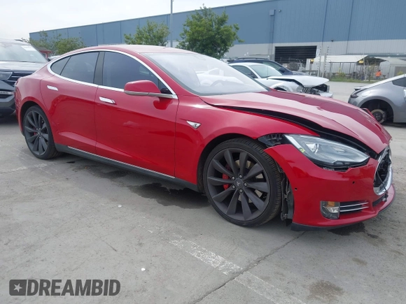 2015 Tesla Model S 85D with VIN 5YJSA1H42FF086599, listed as a IAAI auction lot 41832223 with 67,671 mi miles. Bid and sale history available at carsss.com. Image 1.