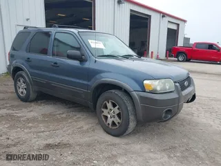 2005 Ford Escape XLT with VIN 1FMYU03145KA42335, listed as a IAAI auction lot 42110937 with 229,394 mi miles. Bid and sale history available at carsss.com. Image 1.