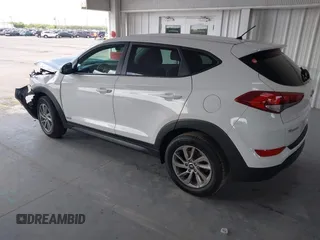2018 Hyundai Tucson SE z VIN KM8J2CA44JU657178, wystawiony jako IAAI lot #42157871 z przebiegiem 130 715 mil mil oraz . Historia ofert i sprzedaży dostępna na DreamBid. Obrazek 3.