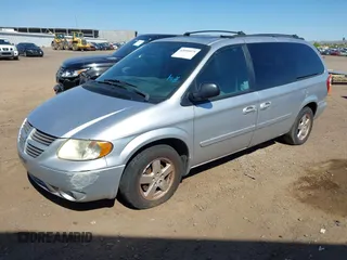 2005 Dodge Caravan SXT with VIN 2D4GP44L85R100434, listed as a IAAI auction lot 42099575 with 220,424 mi miles and . Bid and sale history available at DreamBid. Image 2.