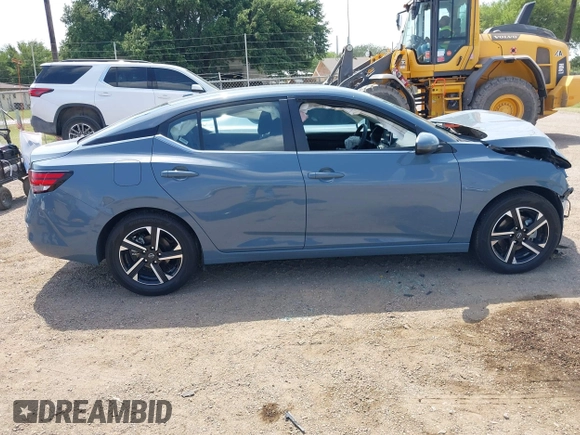 2024 Nissan Sentra SV z VIN 3N1AB8CV5RY272294, wystawiony jako IAAI lot #42353896 z przebiegiem 10 524 mil mil oraz . Historia ofert i sprzedaży dostępna na DreamBid. Obrazek 14.