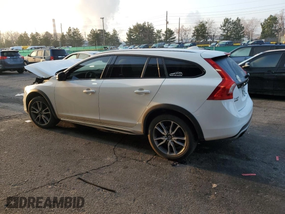 2015 Volvo V60 Cross Country T5 with VIN YV4612HK1F1001957, listed as a Copart auction lot 51150465 with 121,642 mi miles and Salvage Title. Bid and sale history available at carsss.com. Image 2.