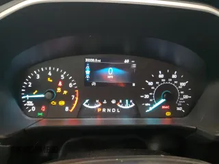 2022 Ford Escape SE z VIN 1FMCU0G67NUA96619, wystawiony jako Copart lot #60467595 z przebiegiem 30 336 mil mil oraz Szkoda całkowita • Salvage title. Historia ofert i sprzedaży dostępna na DreamBid. Obrazek 9.