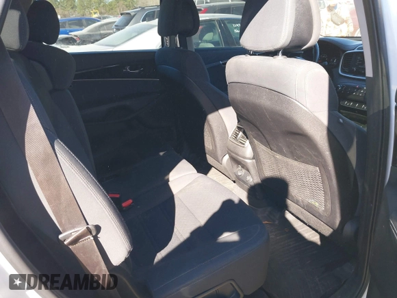 2016 Kia Sorento LX with VIN 5XYPG4A39GG062754, listed as a IAAI auction lot 41689839 with 180,165 mi miles. Bid and sale history available at carsss.com. Image 8.