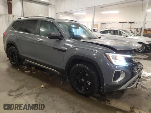 2024 Volkswagen Atlas Peak Edition SE with VIN 1V2CR2CA4RC581662, listed as a Copart auction lot 45403425 with 8,151 mi miles and Salvage title. Bid and sale history available at DreamBid. Image 4.