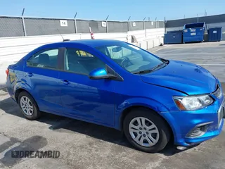2019 Chevrolet Sonic LS z VIN 1G1JB5SBXK4135968, wystawiony jako IAAI lot #42333837 z przebiegiem 62 427 mil mil oraz . Historia ofert i sprzedaży dostępna na DreamBid. Obrazek 13.