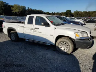 2006 Mitsubishi Raider Duro Cross z VIN 1Z7HT32N86S547894, wystawiony jako Copart lot #75597864 z przebiegiem Nie podano mil oraz Szkoda całkowita • Salvage title. Historia ofert i sprzedaży dostępna na DreamBid. Obrazek 4.