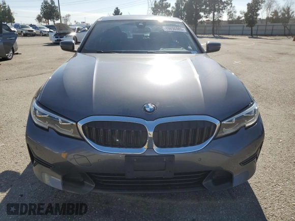 2019 BMW 3 Series 330i z VIN WBA5R1C57KFH22056, wystawiony jako Copart lot #49896985 z przebiegiem 58 311 mil mil oraz Szkody całkowita. Historia ofert i sprzedaży dostępna na DreamBid. Obrazek 5.