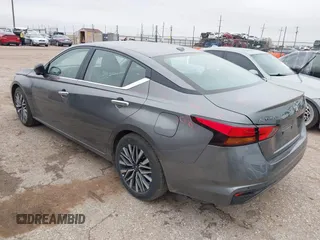 2025 Nissan Altima SV z VIN 1N4BL4DV8SN382058, wystawiony jako IAAI lot #42188230 z przebiegiem 4 577 mil mil oraz . Historia ofert i sprzedaży dostępna na DreamBid. Obrazek 3.