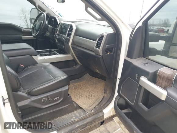 2018 Ford Super Duty F-250 SRW XL with VIN 1FT7W2BT0JEB65096, listed as a IAAI auction lot 41685411 with 124,359 mi miles. Bid and sale history available at carsss.com. Image 5.