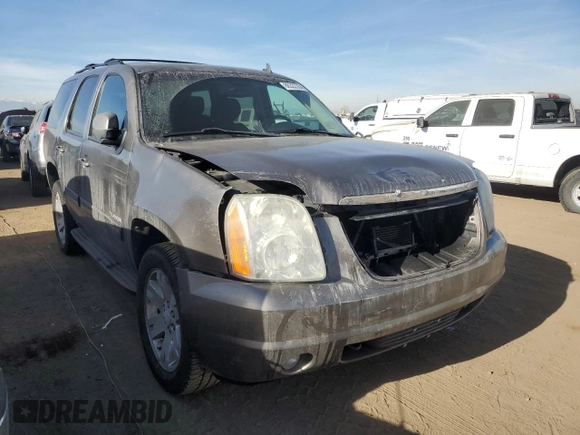 2011 GMC Yukon SLE with VIN 1GKS2AE0XBR381263, listed as a Copart auction lot 86322264 with 124,145 mi miles and Salvage Title. Bid and sale history available at carsss.com. Image 4.