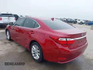2015 Lexus ES 300h z VIN JTHBW1GG6F2088404, wystawiony jako IAAI lot #42318218 z przebiegiem 139 279 mil mil oraz . Historia ofert i sprzedaży dostępna na DreamBid. Obrazek 3.