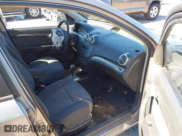 2008 Chevrolet Aveo LT z VIN KL1TG56648B177918, wystawiony jako IAAI lot #41575526 z przebiegiem 178 725 mil mil oraz . Historia ofert i sprzedaży dostępna na DreamBid. Obrazek 5.