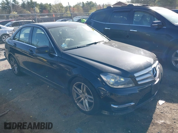 2013 Mercedes-Benz C 300 Sport z VIN WDDGF8AB2DR287909, wystawiony jako IAAI lot #42144796 z przebiegiem 171 534 mil mil oraz . Historia ofert i sprzedaży dostępna na DreamBid. Obrazek 1.