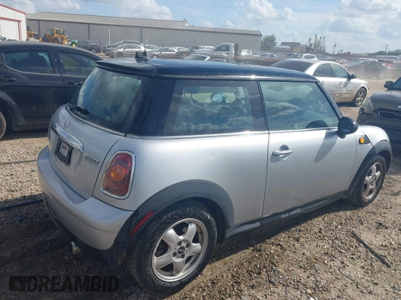 2008 MINI Hardtop with VIN WMWMF33578TU68033, listed as a IAAI auction lot 41939852 with 128,231 mi miles and . Bid and sale history available at DreamBid. Image 4.