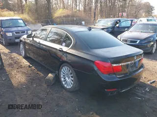 2011 BMW 7 Series 750Li z VIN WBAKB8C51BCY66913, wystawiony jako IAAI lot #41987656 z przebiegiem 113 843 mil mil oraz . Historia ofert i sprzedaży dostępna na DreamBid. Obrazek 3.