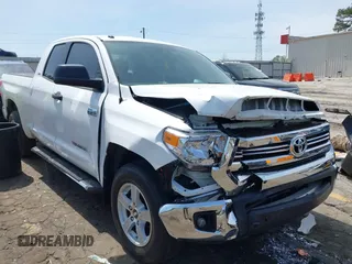 2017 Toyota Tundra SR5 z VIN 5TFRW5F1XHX218744, wystawiony jako IAAI lot #41938218 z przebiegiem 64 823 mil mil oraz . Historia ofert i sprzedaży dostępna na DreamBid. Obrazek 1.