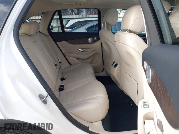 2019 Mercedes-Benz GLC 300 z VIN WDC0G4KB0KV154015, wystawiony jako IAAI lot #41049218 z przebiegiem 38 473 mil mil oraz . Historia ofert i sprzedaży dostępna na DreamBid. Obrazek 8.