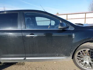 2011 Lincoln MKX with VIN 2LMDJ8JK2BBJ33518, listed as a IAAI auction lot 41827781 with 127,023 mi miles. Bid and sale history available at carsss.com. Image 13.