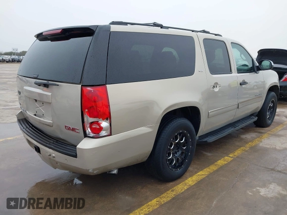2011 GMC Yukon XL SLT with VIN 1GKS1KE01BR160725, listed as a IAAI auction lot 41587693 with 302,661 mi miles and . Bid and sale history available at carsss.com. Image 4.