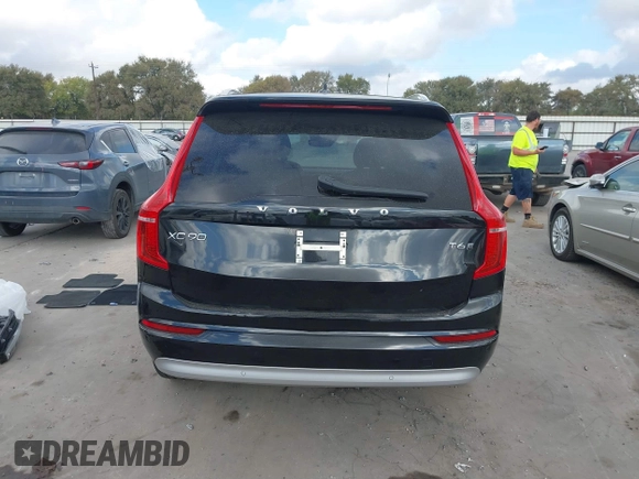 2022 Volvo XC90 Momentum with VIN YV4A221K4N1810692, listed as a IAAI auction lot 40707275 with 44,746 mi miles. Bid and sale history available at carsss.com. Image 16.