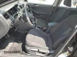 2015 Volkswagen Jetta S z VIN 3VW2K7AJ4FM407079, wystawiony jako Copart lot #61793135 z przebiegiem 101 772 mil mil oraz Szkoda całkowita • Salvage title. Historia ofert i sprzedaży dostępna na DreamBid. Obrazek 7.
