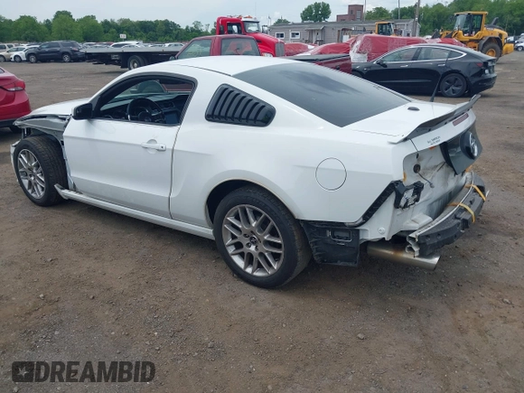 2014 Ford Mustang V6 with VIN 1ZVBP8AM6E5290062, listed as a IAAI auction lot 42341184 with 85,272 mi miles and . Bid and sale history available at DreamBid. Image 3.