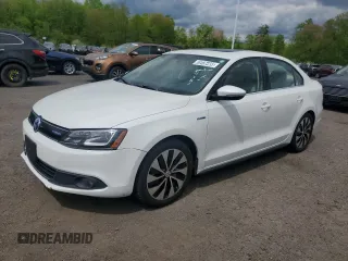 2013 Volkswagen Jetta Hybrid SE с VIN 3VW637AJ6DM250487, выставлен на аукционе Copart как лот 56487235 с пробегом 109 185 миль миль и Чистый • Clean title. История ставок и продаж доступна на DreamBid. Изображение 1.
