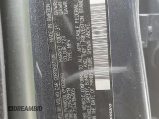 2023 Volvo XC60 Plus Dark Theme z VIN YV4H60DLXP1338593, wystawiony jako Copart lot #54832565 z przebiegiem 17 406 mil mil oraz Nie do naprawy • Non repairable. Historia ofert i sprzedaży dostępna na DreamBid. Obrazek 14.