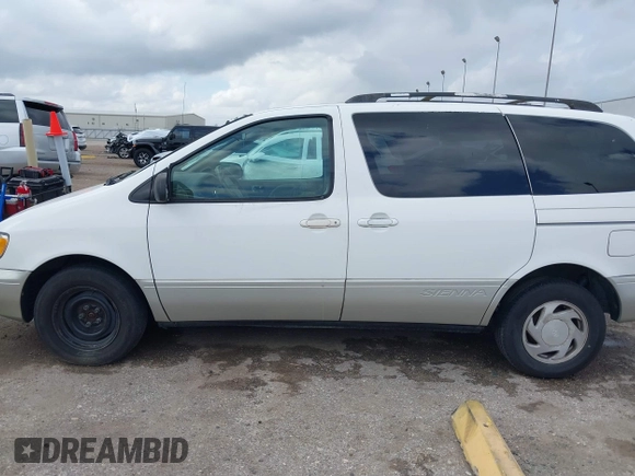 1999 Toyota Sienna LE with VIN 4T3ZF13C1XU152733, listed as a IAAI auction lot 40819395 with 184,540 mi miles. Bid and sale history available at carsss.com. Image 14.