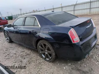 2013 Chrysler 300 SRT-8 z VIN 2C3CCAFJ4DH735421, wystawiony jako Copart lot #50936775 z przebiegiem 113 701 mil mil oraz Szkoda całkowita • Salvage title. Historia ofert i sprzedaży dostępna na DreamBid. Obrazek 2.