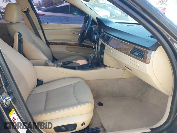 2007 BMW 3 Series 328xi с VIN WBAVT73577FZ35744, выставлен на аукционе IAAI как лот 41945740 с пробегом 158 884 миль миль и . История ставок и продаж доступна на DreamBid. Изображение 5.