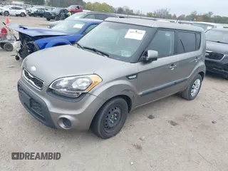 2013 Kia Soul with VIN KNDJT2A53D7636040, listed as a IAAI auction lot 40979461 with 122,530 mi miles. Bid and sale history available at carsss.com. Image 2.