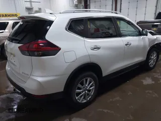 2018 Nissan Rogue SV z VIN 5N1AT2MV5JC840994, wystawiony jako IAAI lot #42145045 z przebiegiem 75 238 mil mil oraz . Historia ofert i sprzedaży dostępna na DreamBid. Obrazek 4.