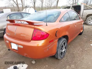 2007 Pontiac G5 with VIN 1G2AL15F877165704, listed as a IAAI auction lot 41826881 with 262,349 mi miles. Bid and sale history available at carsss.com. Image 4.