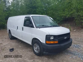 2017 Chevrolet Express Cargo z VIN 1GCWGBFF4H1289693, wystawiony jako IAAI lot #42310038 z przebiegiem 152 692 mil mil oraz . Historia ofert i sprzedaży dostępna na DreamBid. Obrazek 1.
