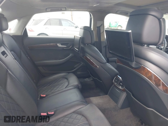 2016 Audi A8 Sport z VIN WAU43AFD3GN011061, wystawiony jako IAAI lot #42034532 z przebiegiem 109 877 mil mil oraz . Historia ofert i sprzedaży dostępna na DreamBid. Obrazek 8.