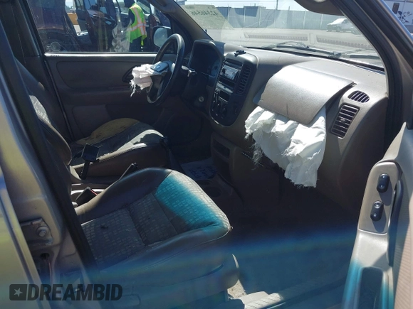 2001 Ford Escape XLS с VIN 1FMYU01B11KA16460, выставлен на аукционе IAAI как лот 42346546 с пробегом 264 160 миль миль и . История ставок и продаж доступна на DreamBid. Изображение 5.